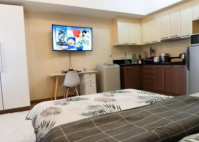 A2j Luxury Venice Near Bgc Malls Apartment *