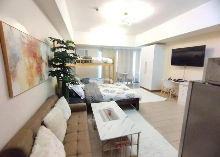 A2j Luxury Venice Near Bgc Malls Apartment