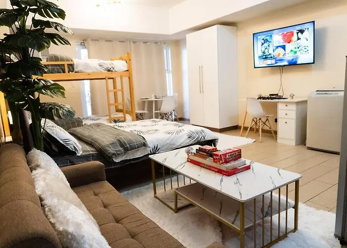 A2j Luxury Venice Near Bgc Malls Apartment