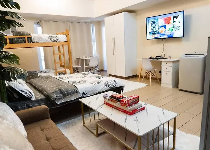 A2j Luxury Venice Near Bgc Malls Apartment