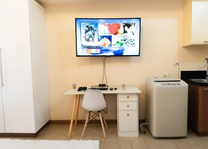 Apartment A2j Luxury Venice Near Bgc Malls Manila