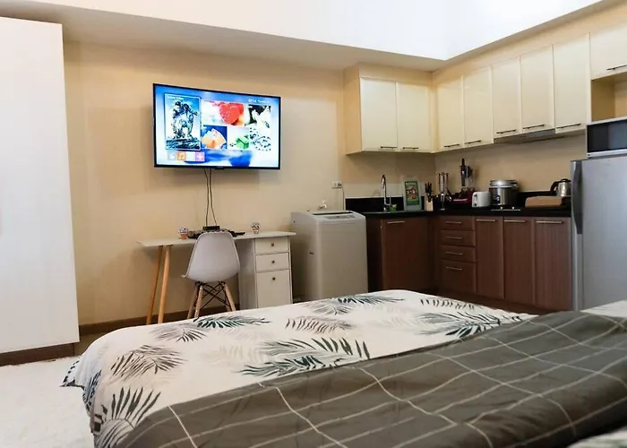 A2j Luxury Venice Near Bgc Malls Apartment