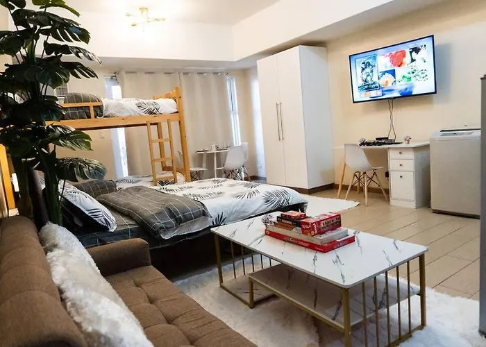 A2j Luxury Venice Near Bgc Malls Apartment